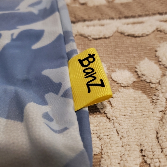 ⬇️ Banz 50+ SPF Sun protection suit with sharks - Picture 2 of 7